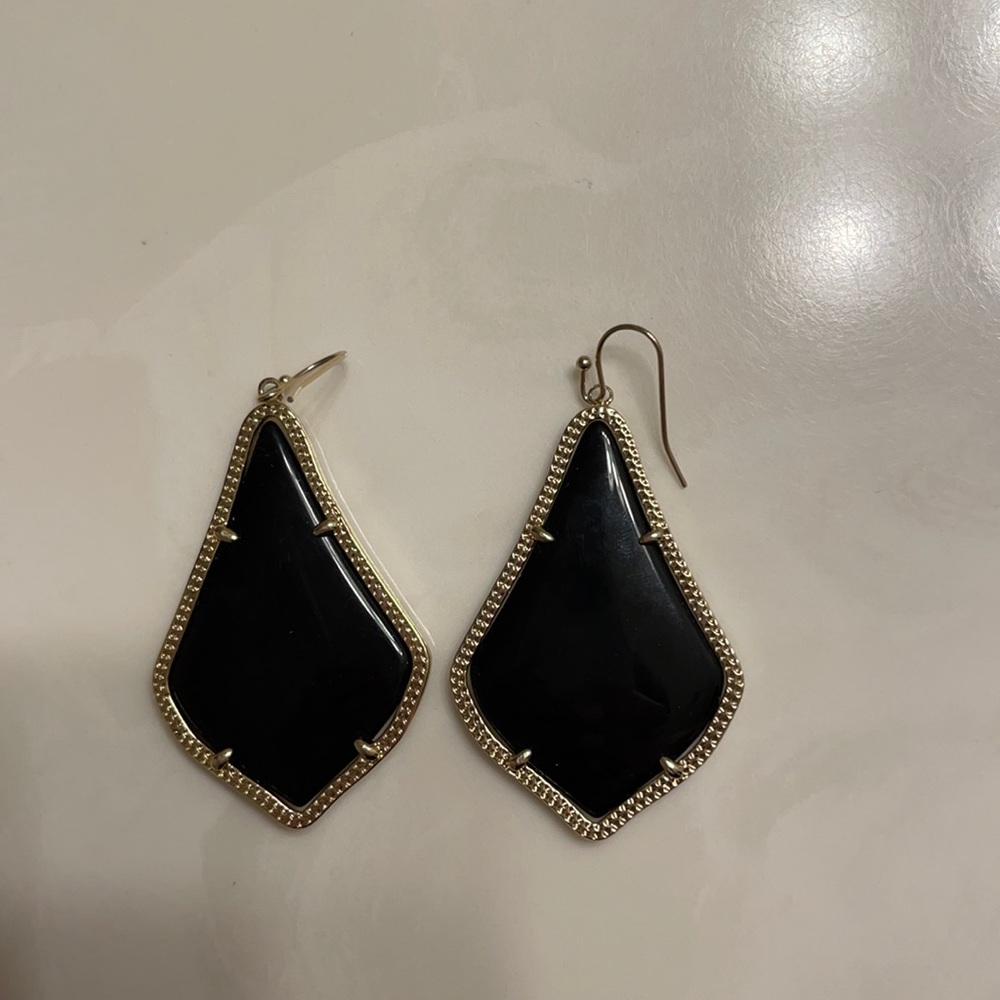 sophie kendra scott earrings